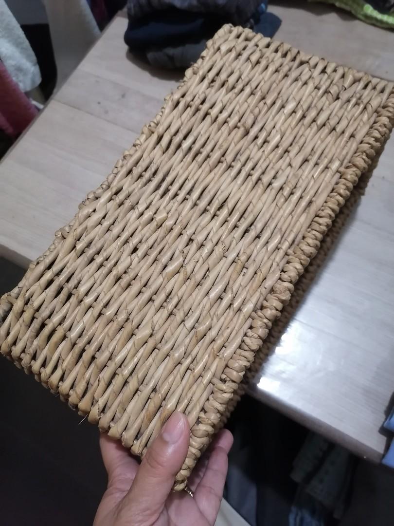 Wicker basket (Category: Storage Boxes & Baskets) located in Caloocan City. Submitted by declutterstn (Listing ID 1162392816, Image 2). Description: Pwede llgyan ng eggs ng sibuyas at bawang.. Linisin nyo n lng hehe. Flaw me nkalabs lng pro nilagyan ko cya ng tape pra d mgtuloy. Overall ok p cya. Rfs.. Ayaw ko n lang cya..