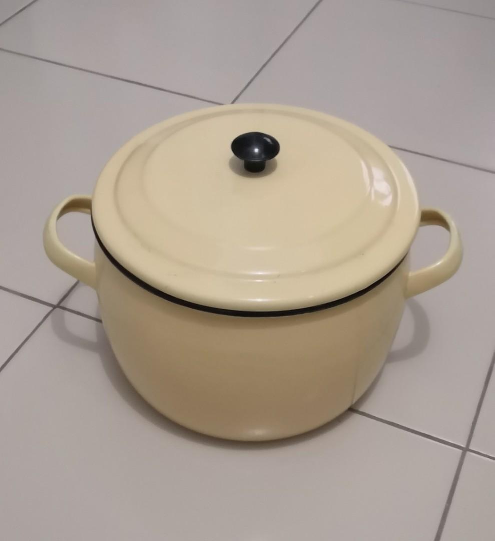 2 pc. Enamel Cookware (Category: Cookware & Accessories) located in Manila. Submitted by jheana.970 (Listing ID 1162663165, Image 2). Description: For sale 2 pc. enamel cookware Never used Size (approximate) 7.5 in x 5 in 5 in x 3.75 in.