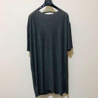 私服收藏-灰色坑條皺摺長洋裝 長版上衣 大尺碼 OVERSIZE