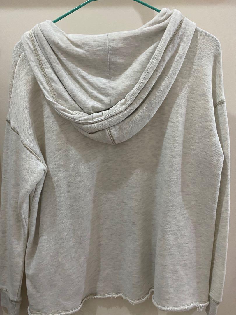 American Eagle Jacket Hoodie Womens XS (Category: Coats, Jackets and Outerwear) located in Quezon City. Submitted by ishdeclutters (Listing ID 1162621953, Image 3). Description: Size: XS but can fit up to M womens Condition: 9/10 Color: Beige.