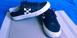 B1T1 Vans sneakers size 5 men 7.0 women