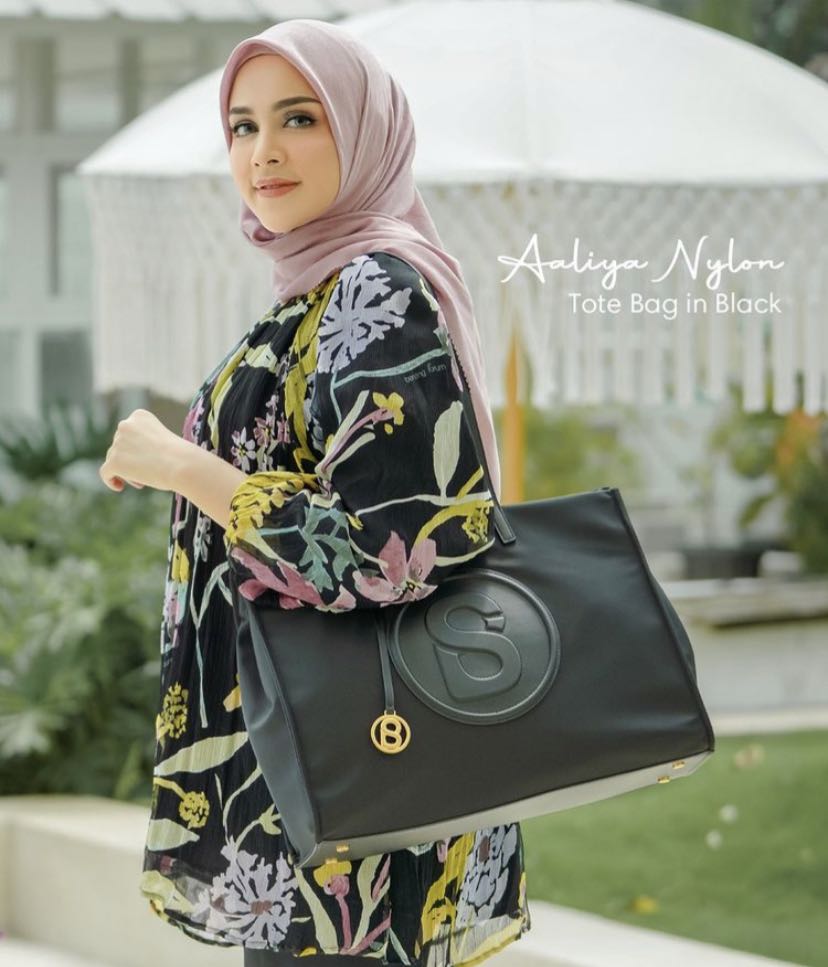 Buttonscarves - Aaliya Tote Bags