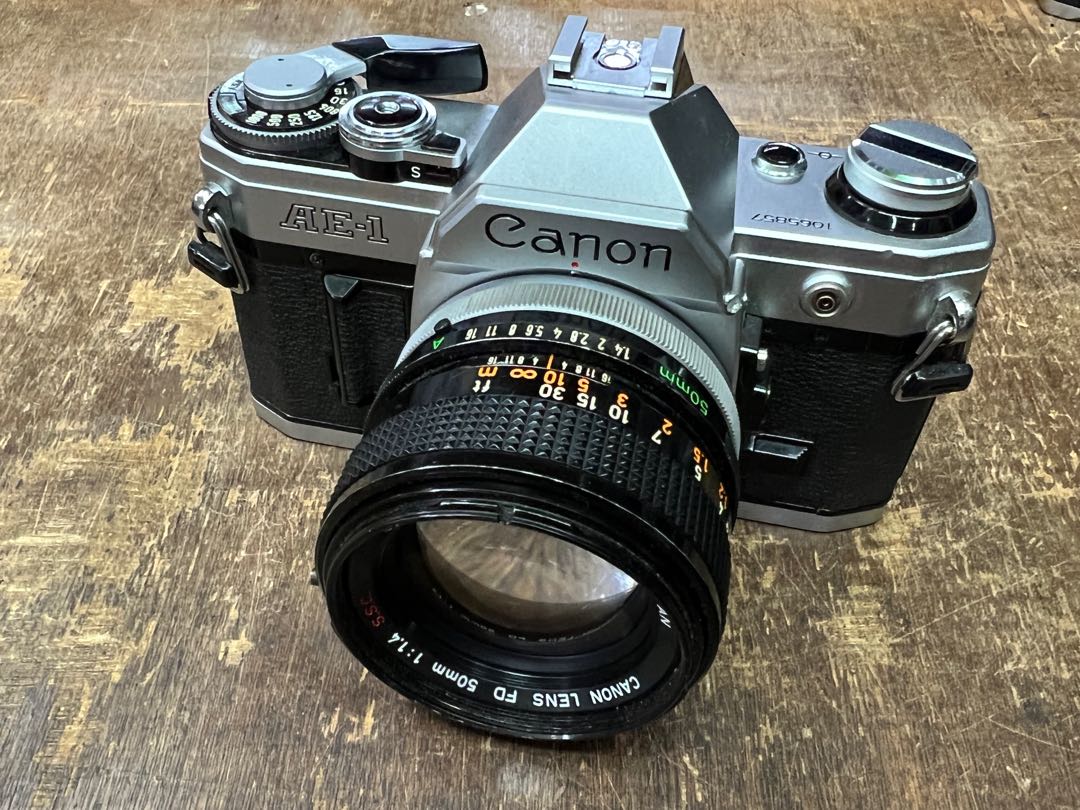 Canon A-1 + Canon FD 50mm f/1,4 Single lens reflex camera (SLR