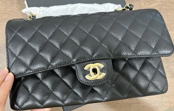 Chanel classic flap - medium (caviar), Women's Fashion, Bags & Wallets,  Shoulder Bags on Carousell