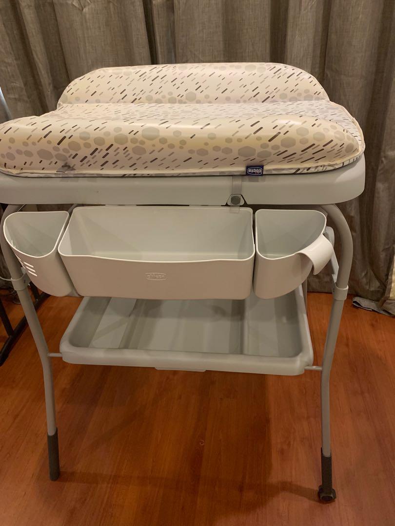 Chicco changing table with bath tub (no backpain), Babies & Kids, Baby