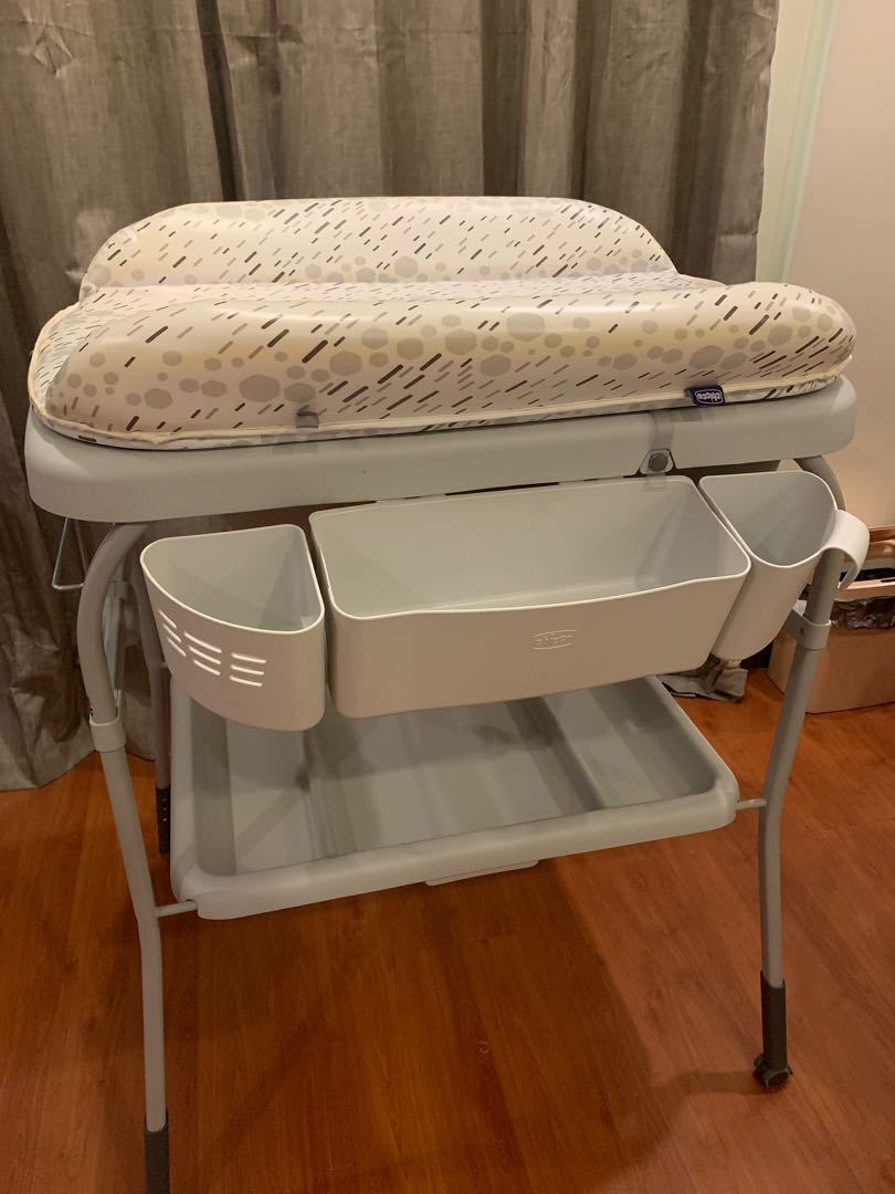 Chicco changing table with bath tub (no backpain), Babies & Kids, Baby