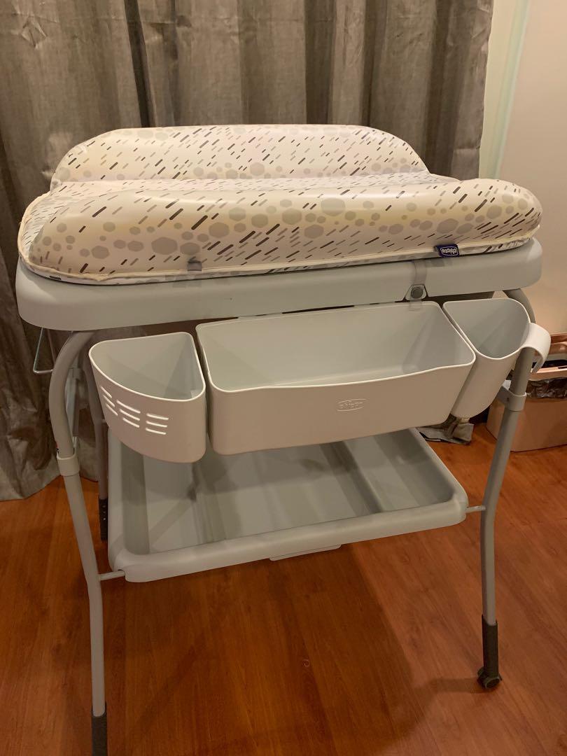 Chicco changing table with bath tub (no backpain), Babies & Kids, Baby