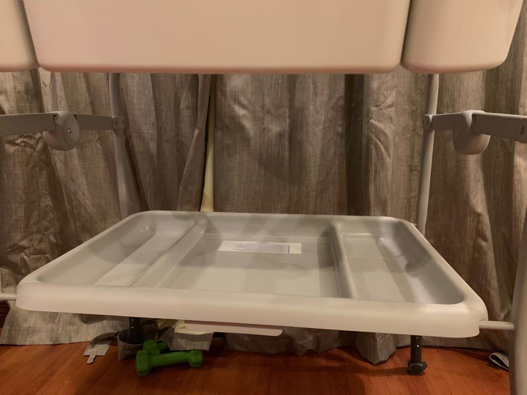 Chicco changing table with bath tub (no backpain), Babies & Kids, Baby