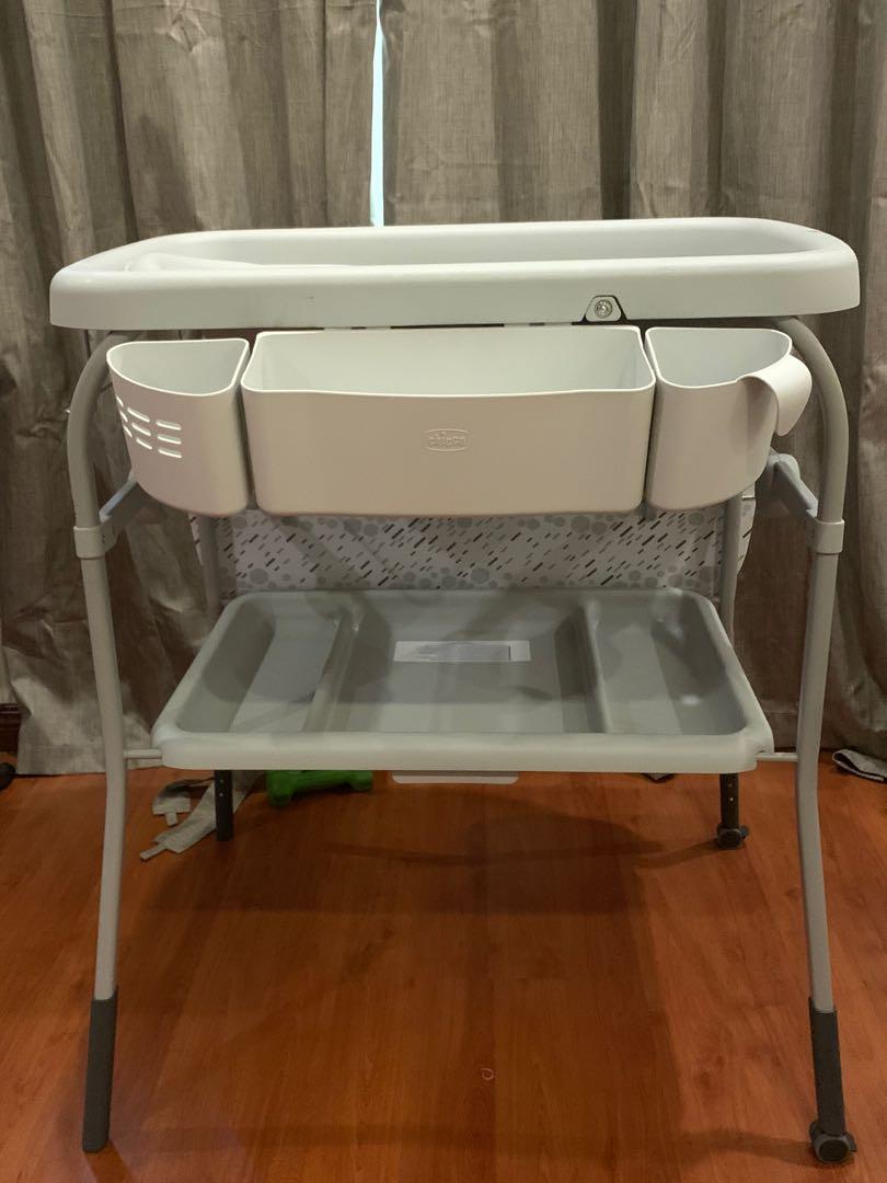 Chicco changing table with bath tub (no backpain), Babies & Kids, Baby