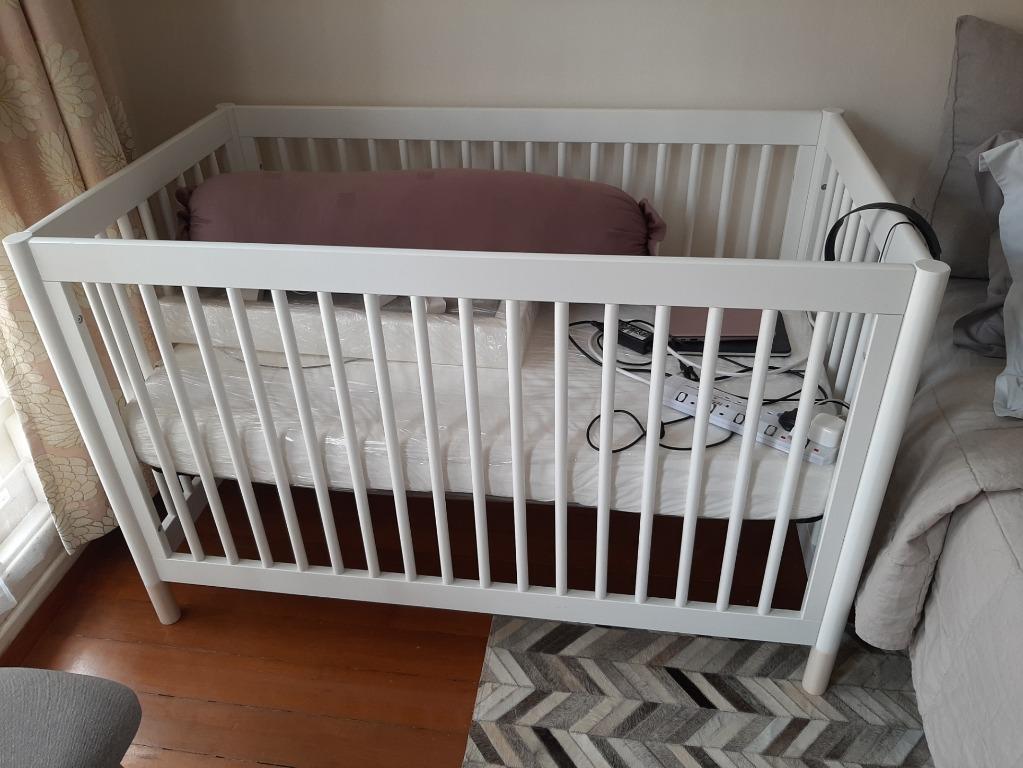 Babyletto/Gelato 3in1 Convertible Crib White including mattress and