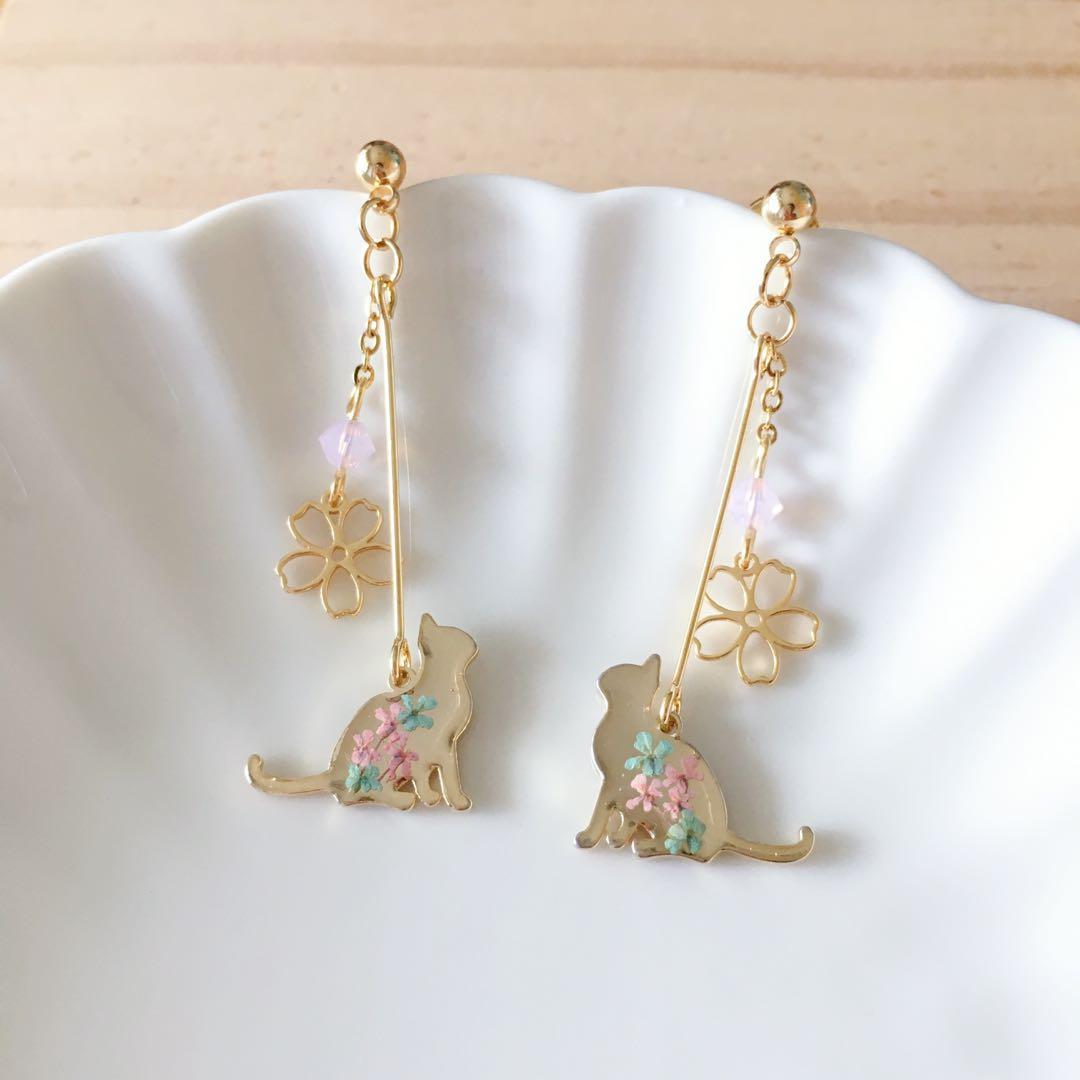 Gold cat deals earrings