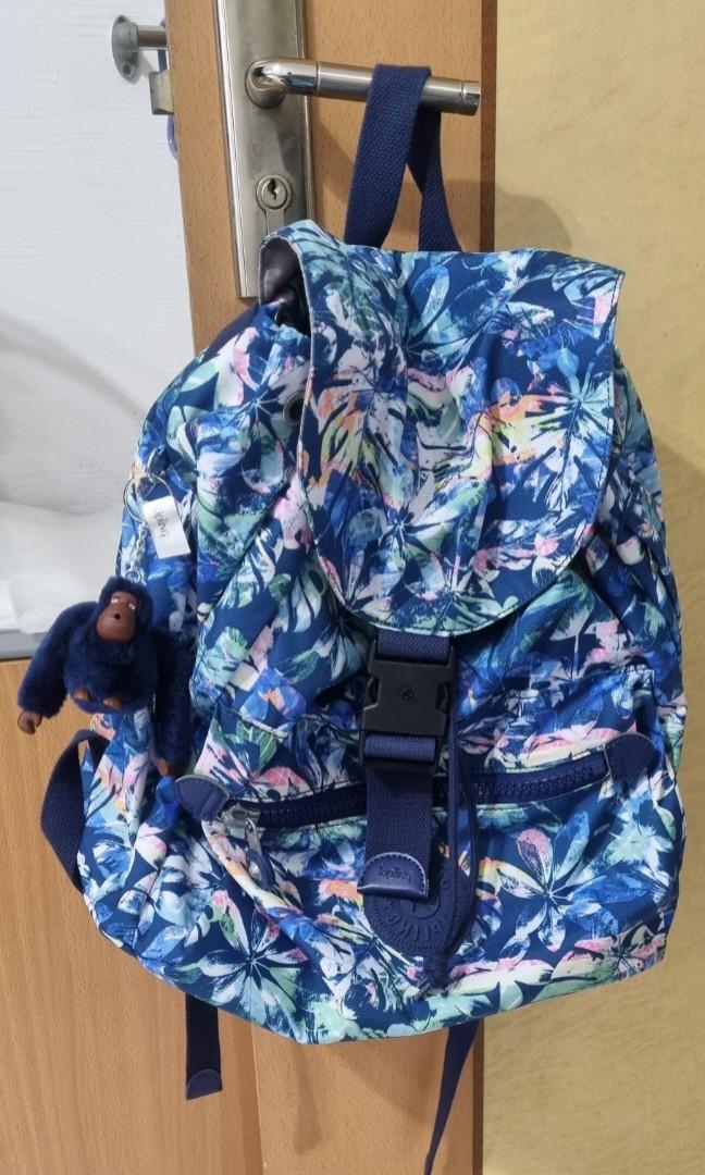 Kipling backpack (Category: Backpacks) located in Singapore. Submitted by hyc1988 (Listing ID 1162670714, Image 1). Description: excellent condition kipling backpack. drawstring with buckle flap and front zip compartment. main compartment has two large dividers and side zip for easy access..