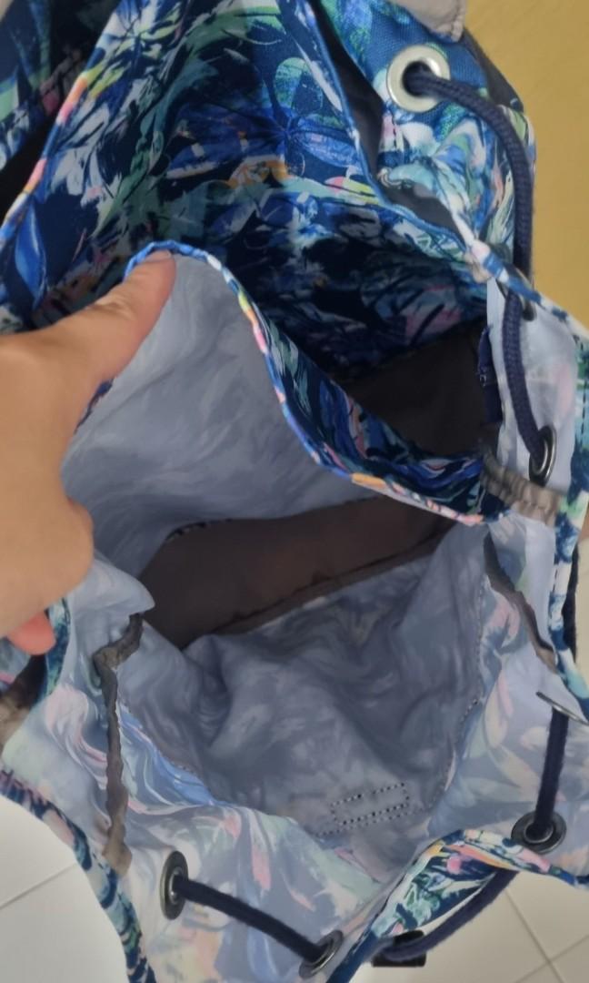 Kipling backpack (Category: Backpacks) located in Singapore. Submitted by hyc1988 (Listing ID 1162670714, Image 5). Description: excellent condition kipling backpack. drawstring with buckle flap and front zip compartment. main compartment has two large dividers and side zip for easy access..