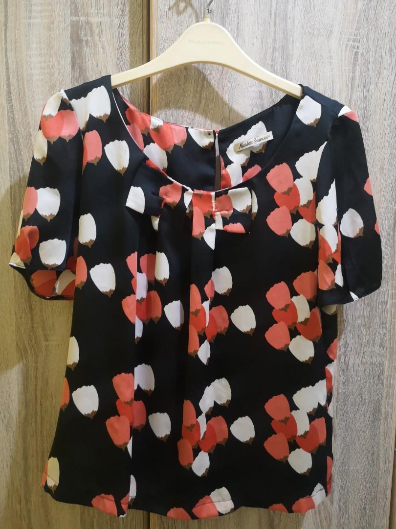 Marks & Spencer (Category: Blouses) located in Quezon City. Submitted by hellobuyeverything (Listing ID 1162668947, Image 1). Description: fits small to semi medium..