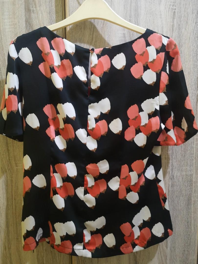 Marks & Spencer (Category: Blouses) located in Quezon City. Submitted by hellobuyeverything (Listing ID 1162668947, Image 3). Description: fits small to semi medium..