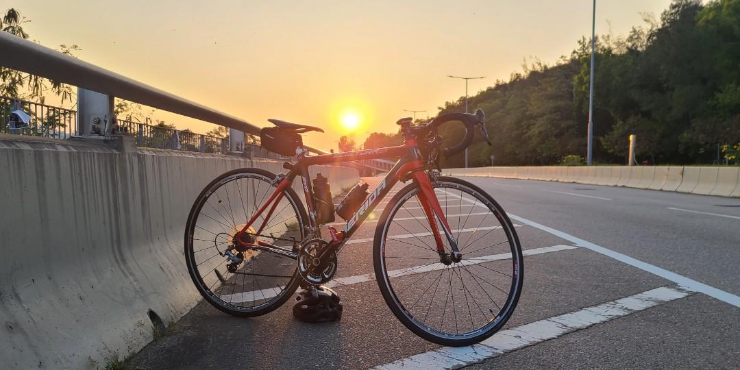 Merida 905 （分類：單車）位於 Hong Kong。 由 bbbrian1026 提交（商品編號 1162675021，圖片 2）。簡介： Size S 好小踩，正常使用花 全套lock踏，碼表跟車走。