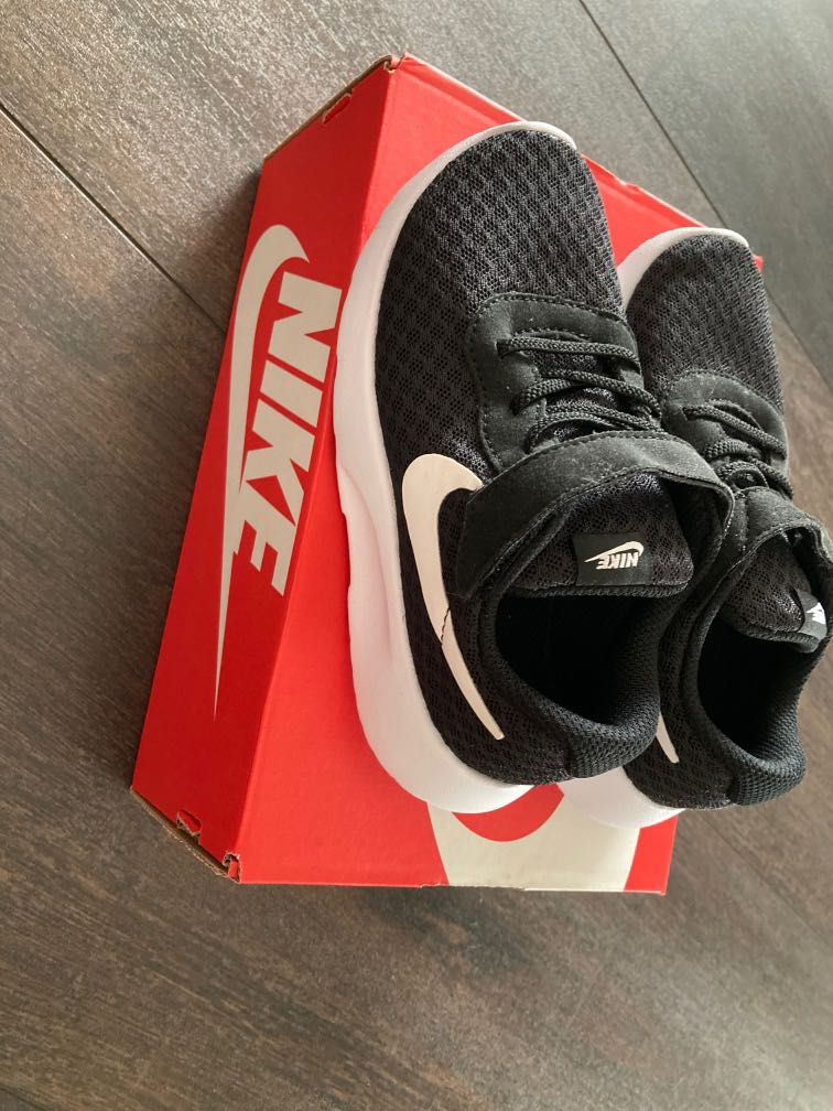 Nike tanjun 10c store