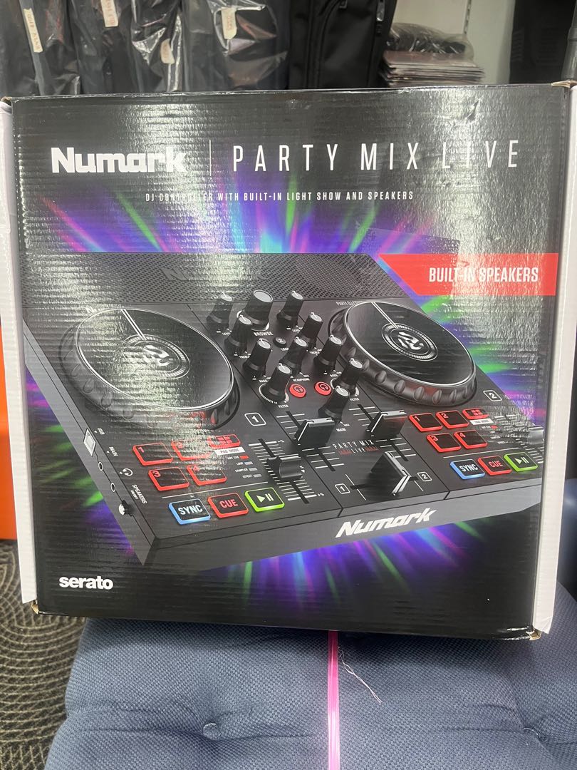 Numark Party Mix Live DJ controller with BuiltIn Speakers, Audio
