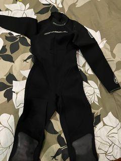 Oneil wetsuit for scuba