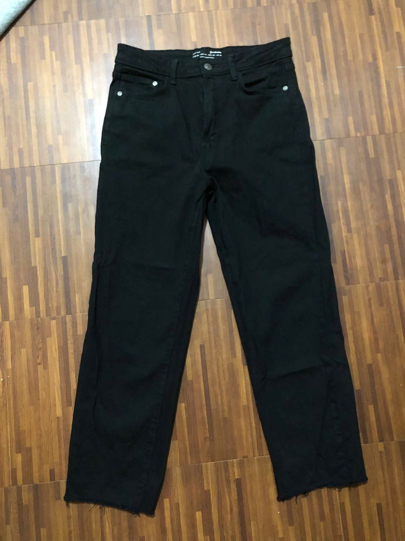 Stradivarius Black Mom Jeans, Women's Fashion, Bottoms, Jeans on Carousell