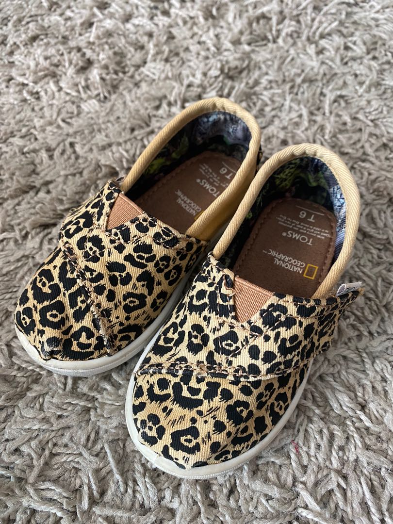 Toms shop animal print
