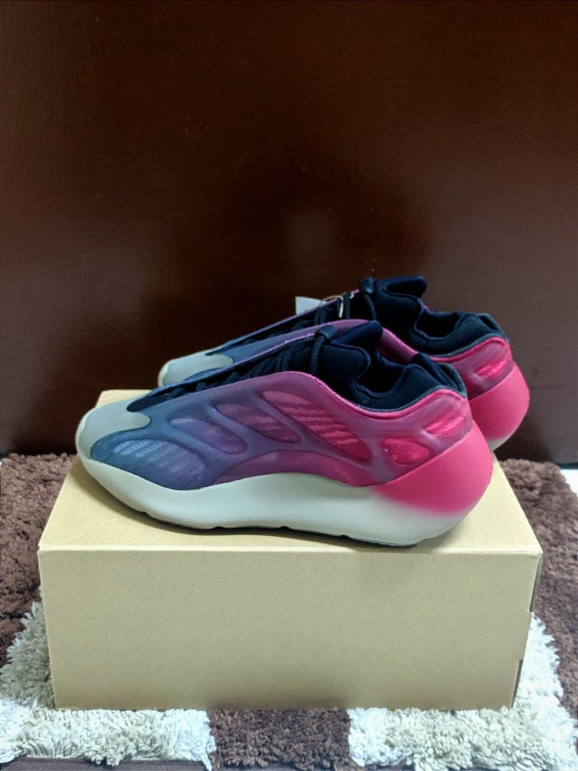 YEEZY 700 V3 FADE CARBON, Men's Fashion, Footwear, Sneakers on