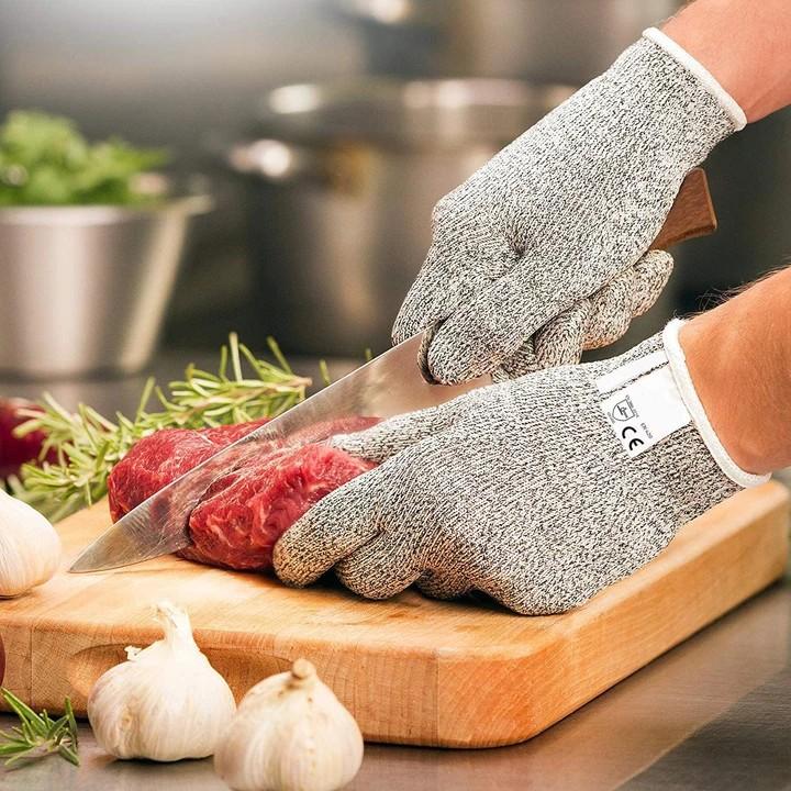 ♥️Anti cut multi functional gloves fishing gloves, kitchen gloves  (food-grade), hiking gloves, industrial gloves, winter gloves. CE  certified, Level 5 protection. Reusable, washable, Size available: M, L,  Men's Fashion, Watches & Accessories