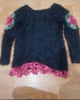 Atasan fuzzy hitam