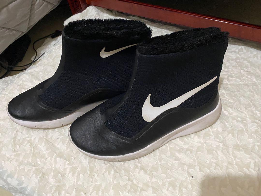 Authentic Nike fur Boots 6.5 size 24.5CM Women s Fashion