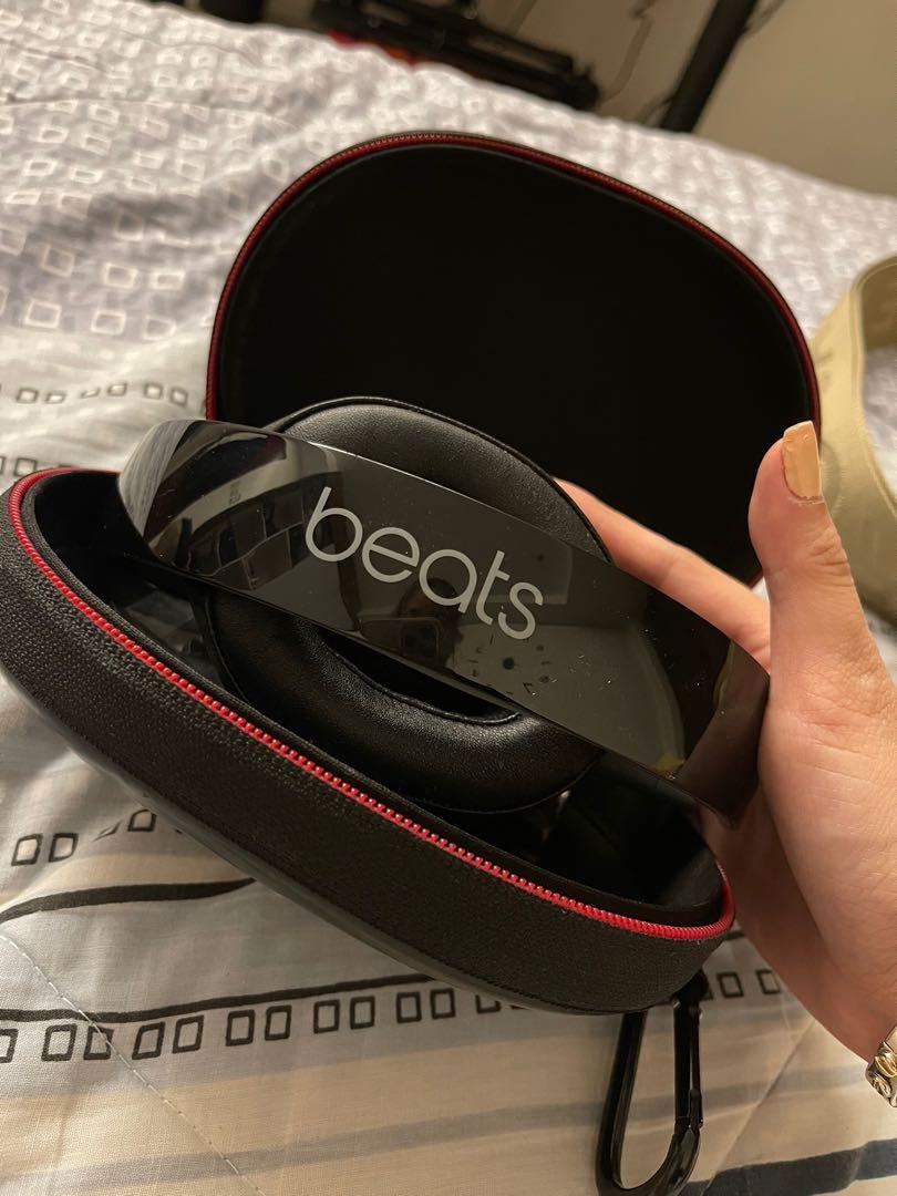 Beats studio (Category: Headphones & Headsets) located in Valenzuela. Submitted by khaicruz (Listing ID 1162907400, Image 2). Description: .