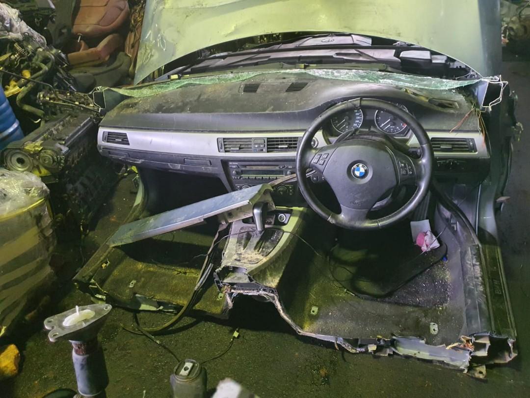 BMW E90 N46 2.0CC FRT HALF CUT AND SPARE PARTS Auto Accessories