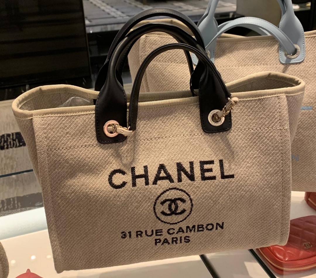 Chanel Framboise Small Deauville Shoulder Bag ○ Labellov ○ Buy
