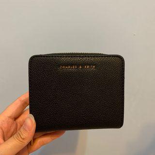 CHARLES&KEITH荔枝皮黑色短夾