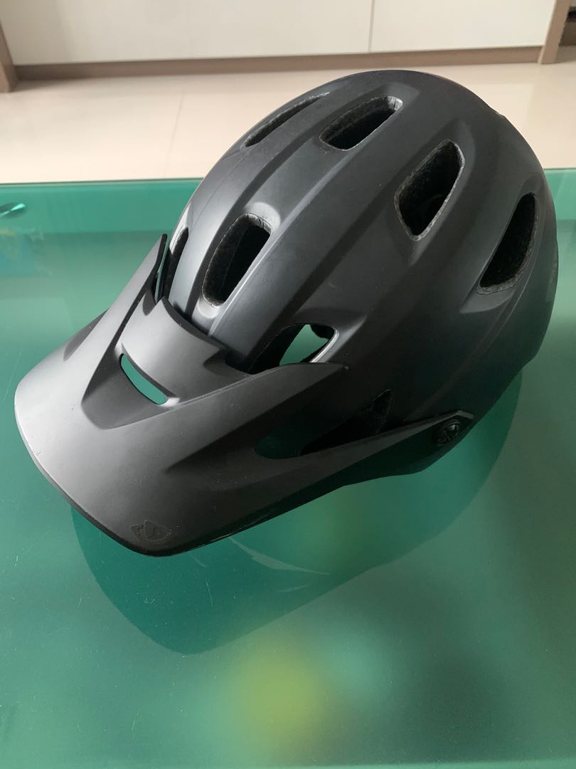 Giro Chronicle MIPS helmet, Sports 