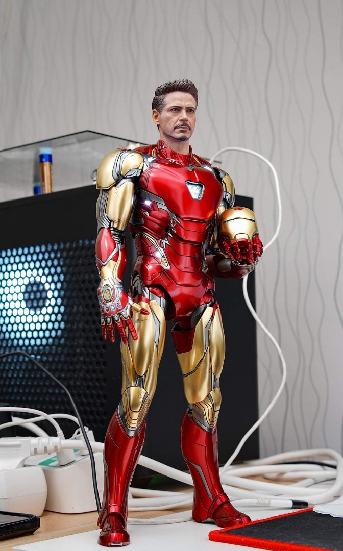 Hot toys cheap mark 85