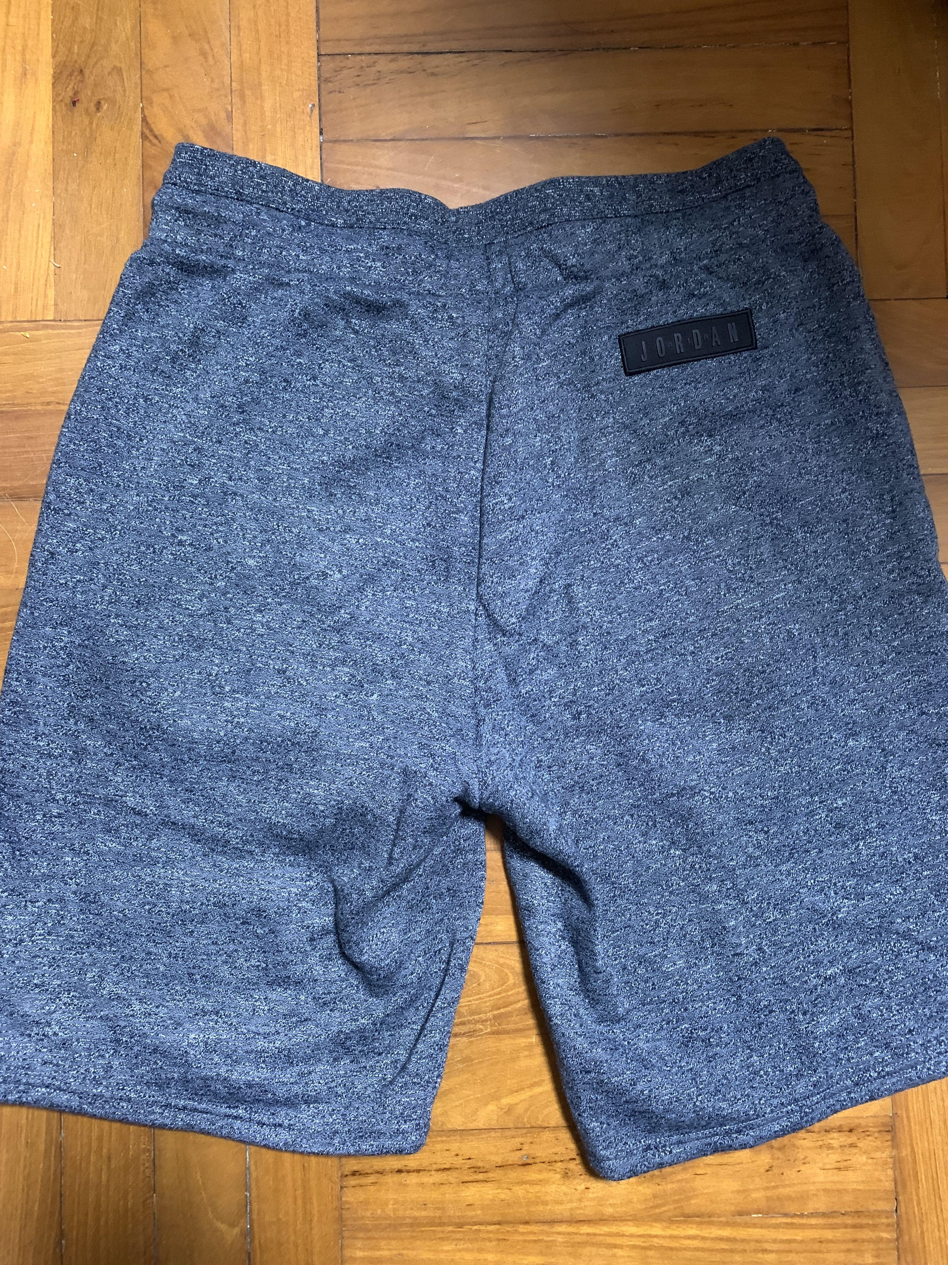 Jordan Brand essentials lifestyle shorts 短褲 L cool grey Union （分類：短褲）位於 Hong Kong。 由 simplylife00000 提交（商品編號 1162771841，圖片 2）。簡介： Jordan Brand essentials shorts Cool Grey Size: L Two side zip pockets 新舊如圖示 。