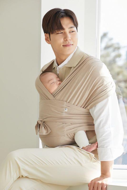 KONNY BABY CARRIER FLEX in Beige, Babies & Kids, Going Out, Carriers