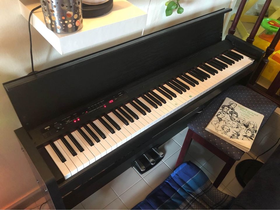 electric piano keyboard LP380, Hobbies & Toys, Music & Media