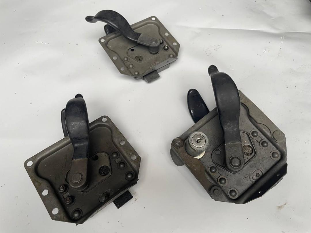 Land Rover door latch, Auto Accessories on Carousell