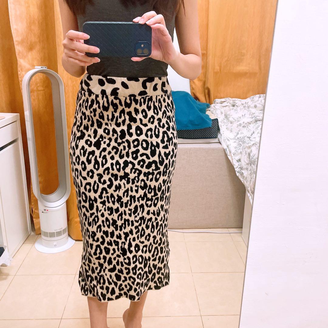 Printed knit midi skirt very stretchy Women s Fashion Bottoms
