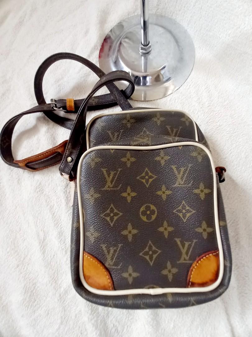 Louis Vuitton Amazon Crossbody (Category: Luxury Bags & Wallets) located in Cainta. Submitted by zen_it_all (Listing ID 1162925230, Image 2). Description: preloved ukay korean source plus sf flaw: honey patina, see last 2 pics and signs of usage.