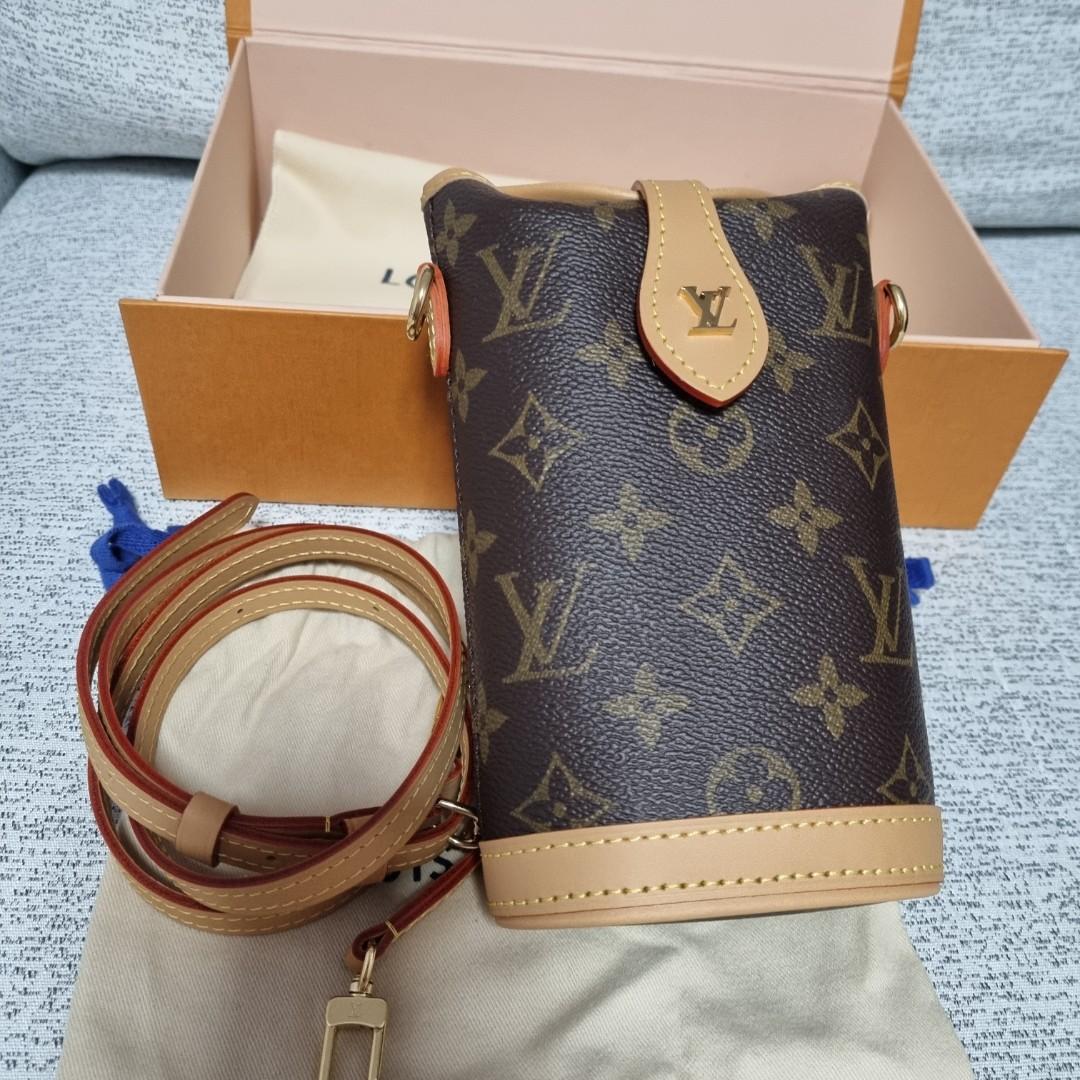 Louis Vuitton Unboxing Alpha Wearable Wallet, LV Key Cles, What Fits/Mod  Shots