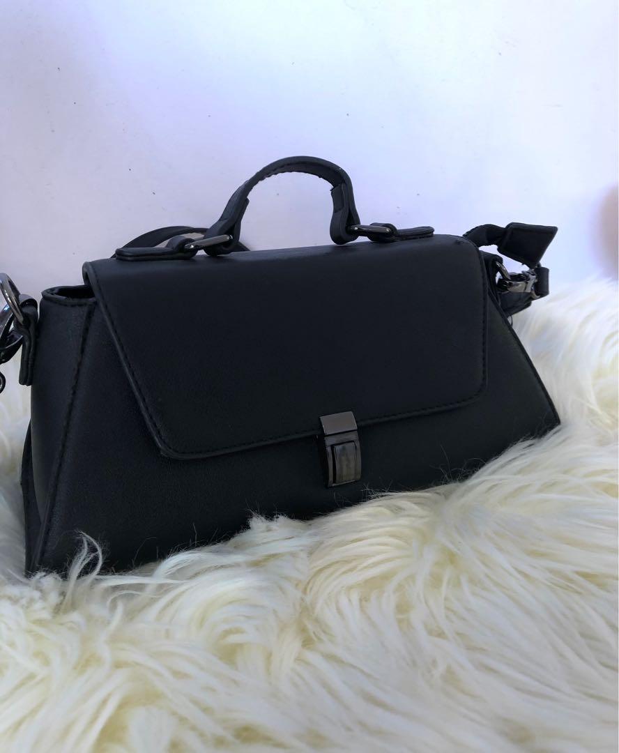 MATTE BLACK SHOULDER BAG (LEATHER), Women's Fashion, Bags & Wallets ...