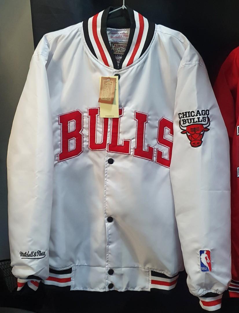 White chicago on sale bulls jacket