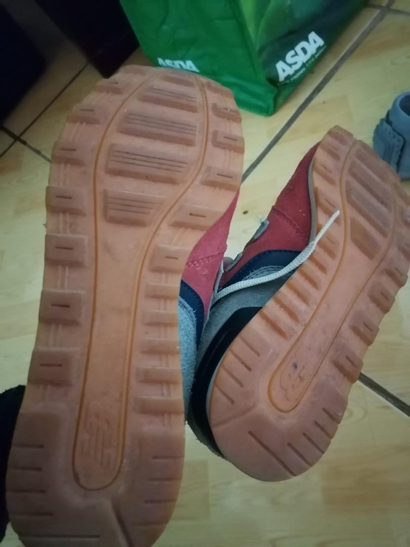 New balance 574, Women's Fashion, Footwear, Sneakers on Carousell