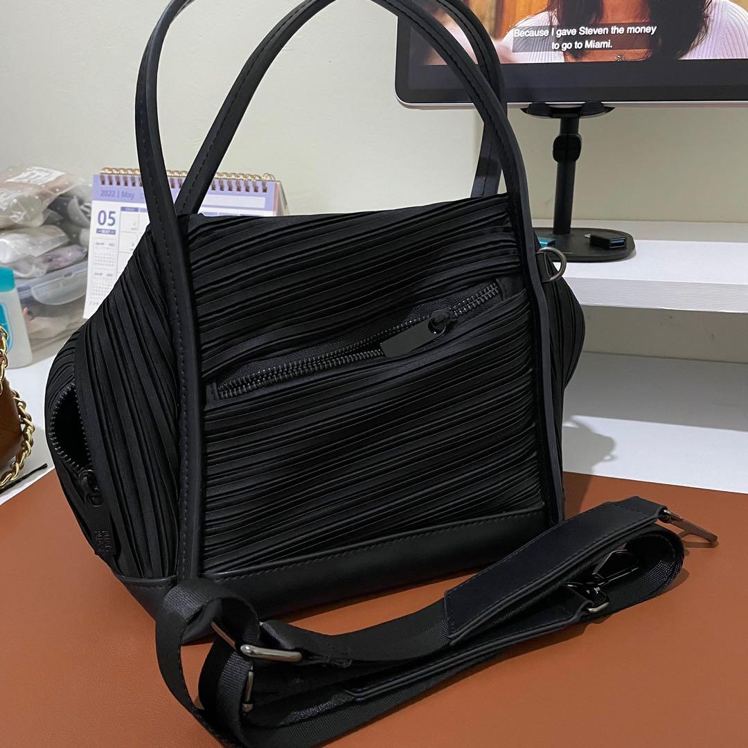 Pleats Please Issey Miyake small black bag, Fesyen Wanita, Tas & Dompet di  Carousell