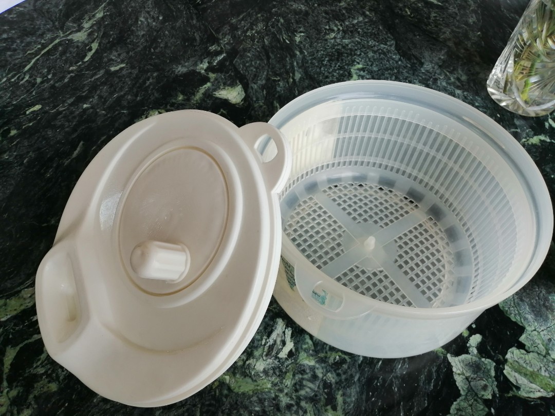 Salad spinner from IKEA, 傢俬＆家居, 廚具和餐具, 其他廚具和餐具 Carousell