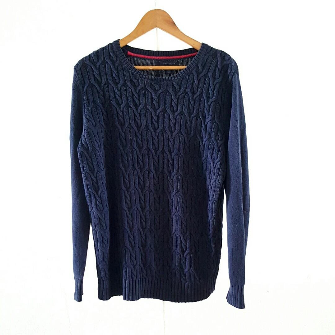 Tommy Hilfiger Wayar Navy Blue Knit Sweater (Category: Coats, Jackets and Outerwear) located in Johor Bahru. Submitted by deluxxe.21 (Listing ID 1162805657, Image 1). Description: Size : XL Shoulder : 16.5" Pit to pit : 23.5" Lenght: 27.5" Good condition.