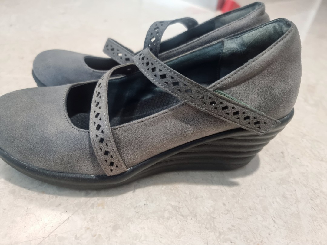 comfortable sketchers