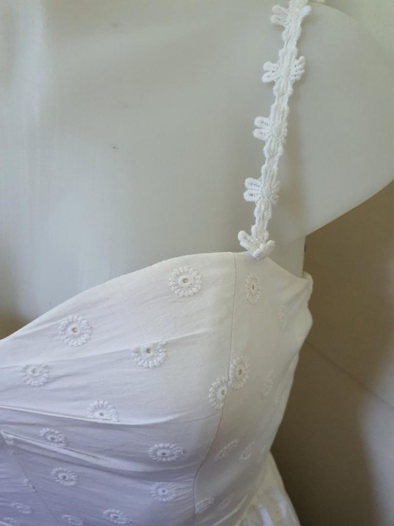 White dress (US brand) (Category: Dresses) located in Manila. Submitted by fashioned_mla (Listing ID 1162791656, Image 2). Description: never used ( bought also here in carousel ) good condition :) fit to small to med rfs: decluttering.